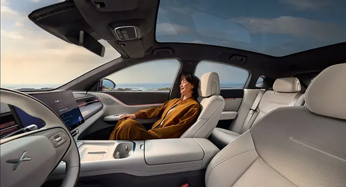 XPENG G6 first-class comfort front seats