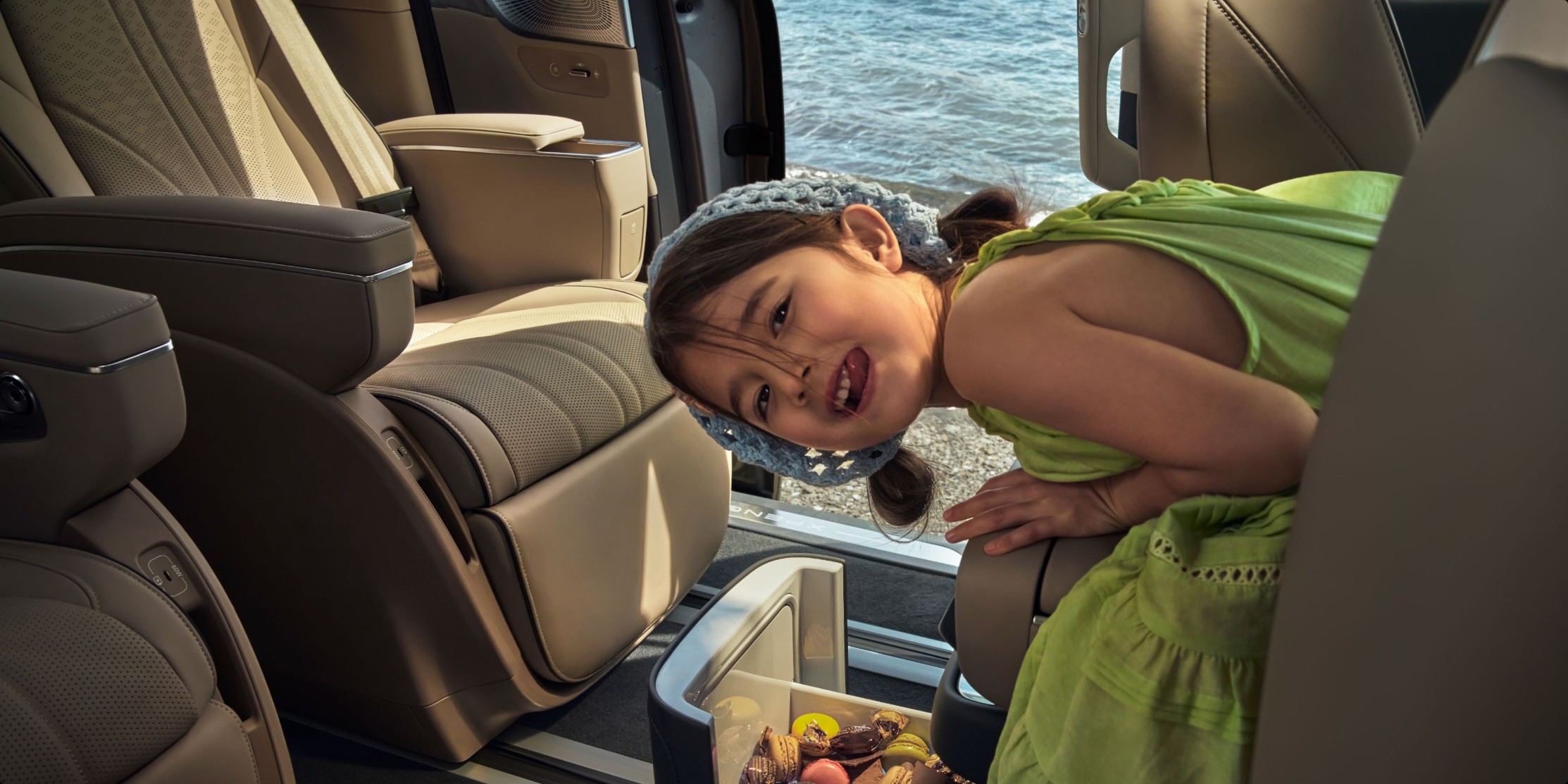 XPENG X9 integrated electric refrigerator