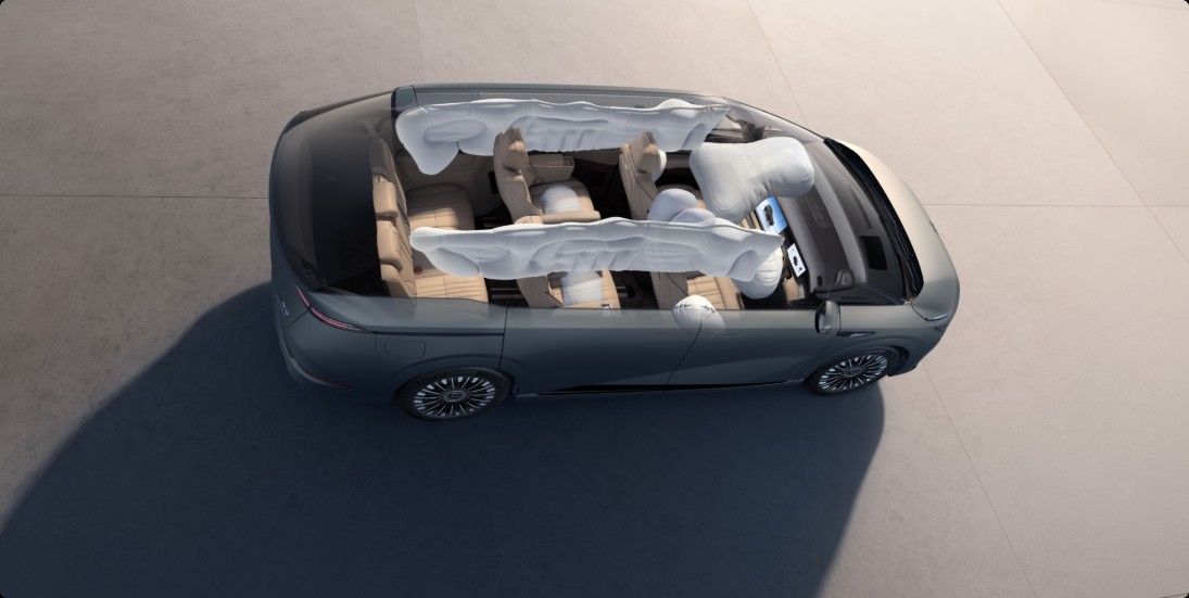 XPENG X9 nine airbags