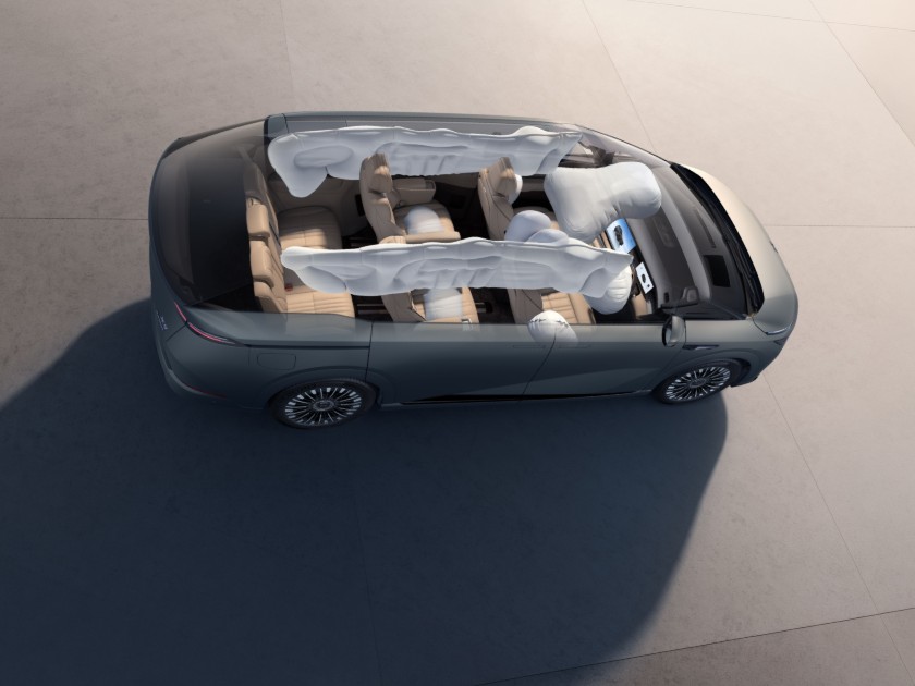 XPENG X9 nine airbags mobile
