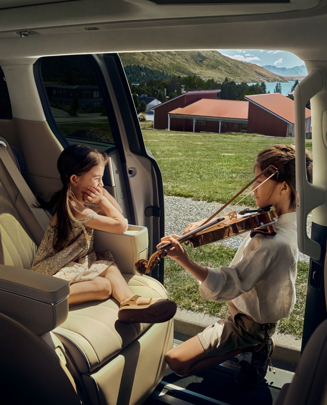 XPENG X9 stepless interior floor mobile